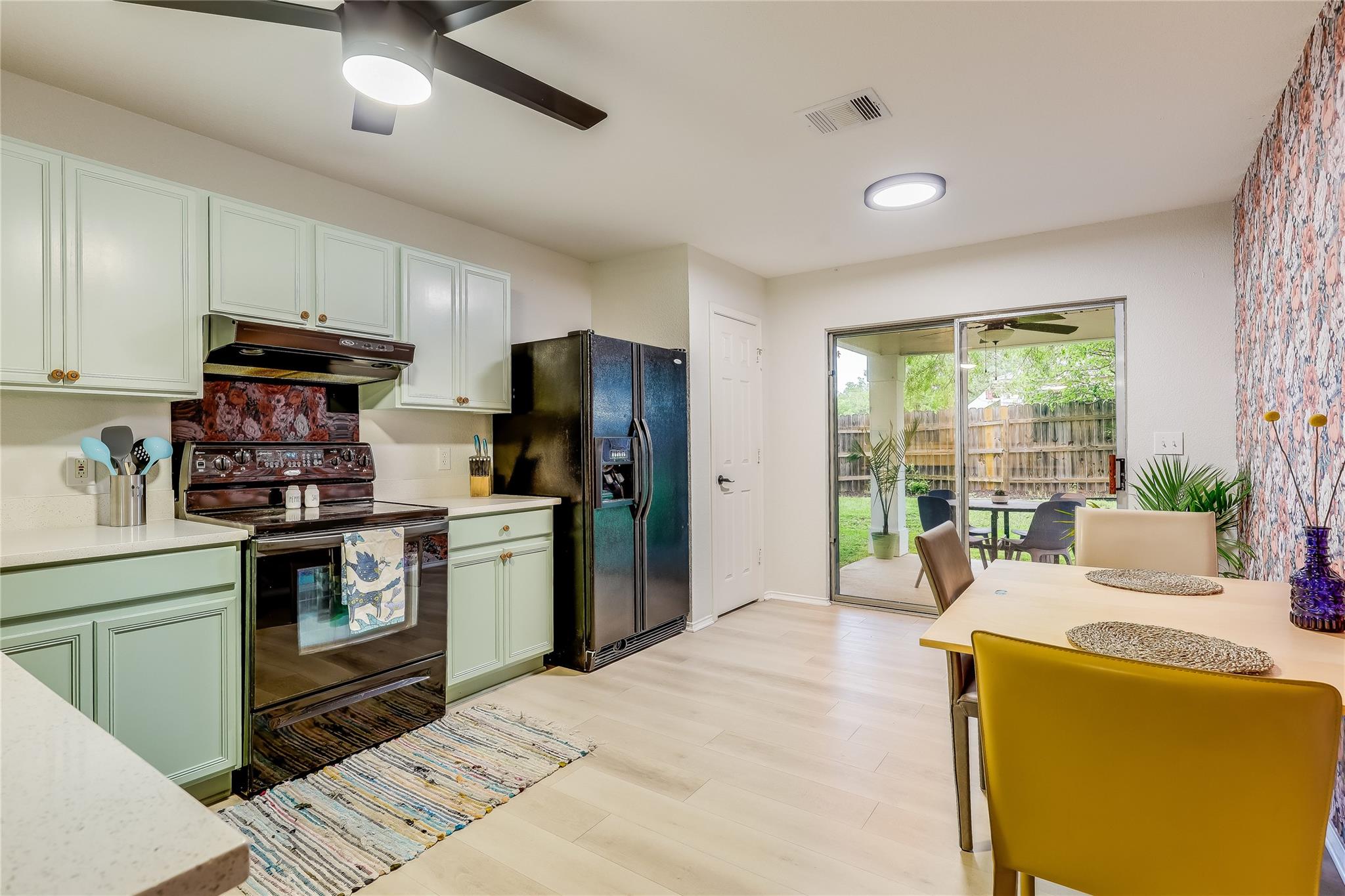 5301 Apple Orchard LN