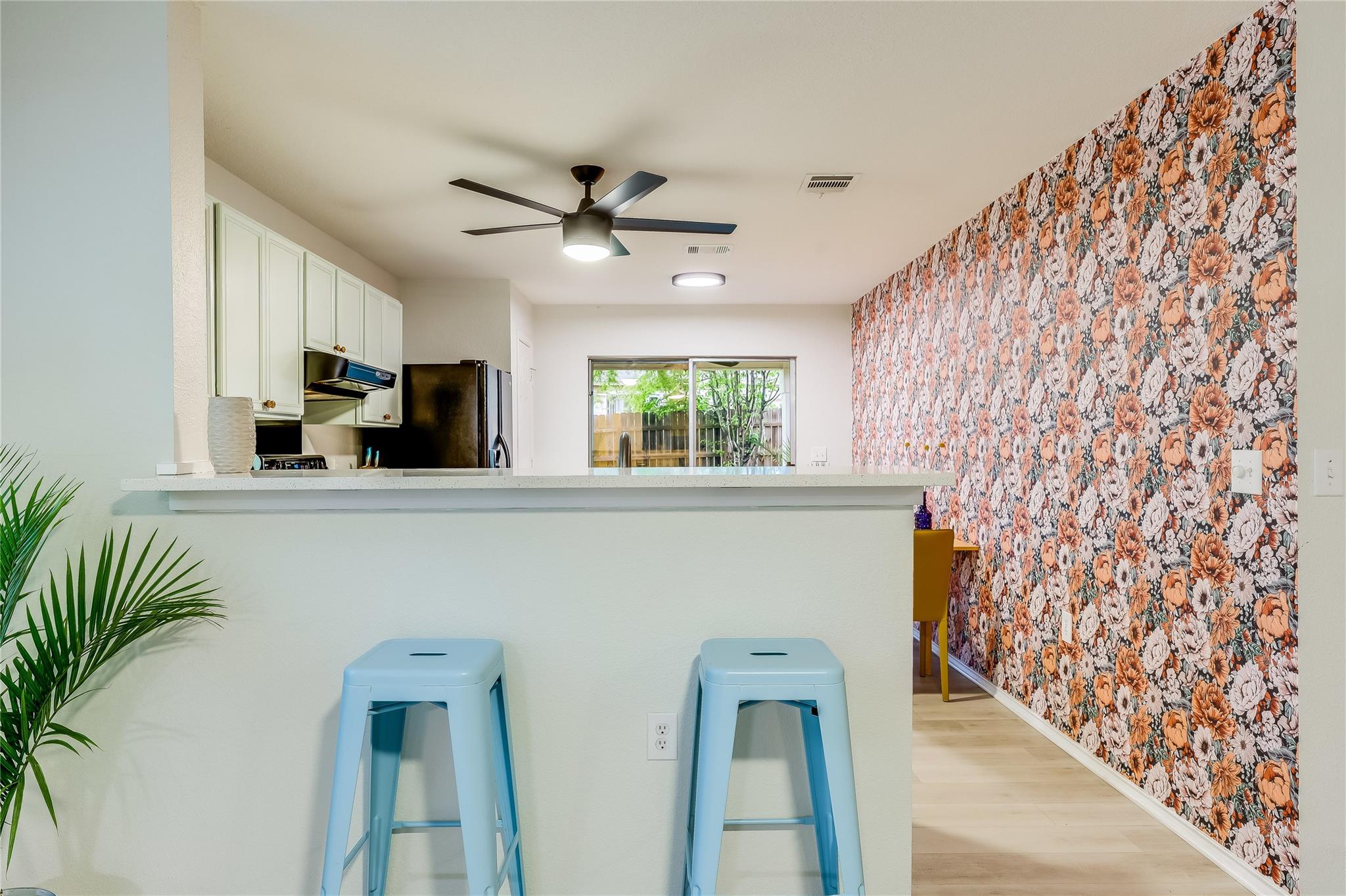 5301 Apple Orchard LN