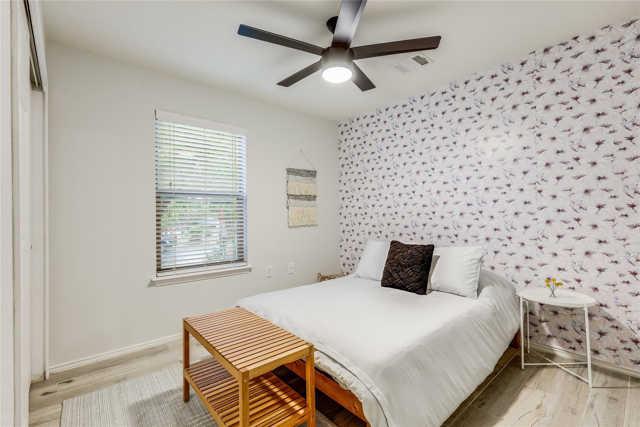 5301 Apple Orchard LN