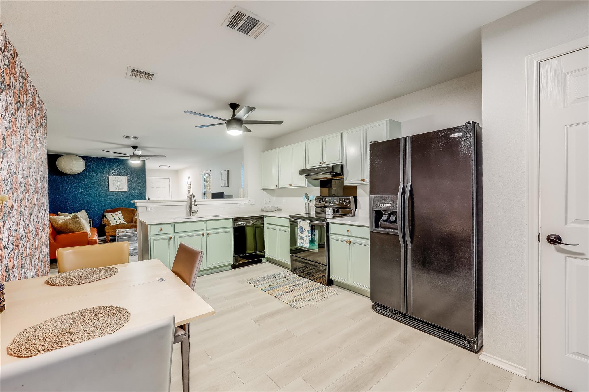 5301 Apple Orchard LN