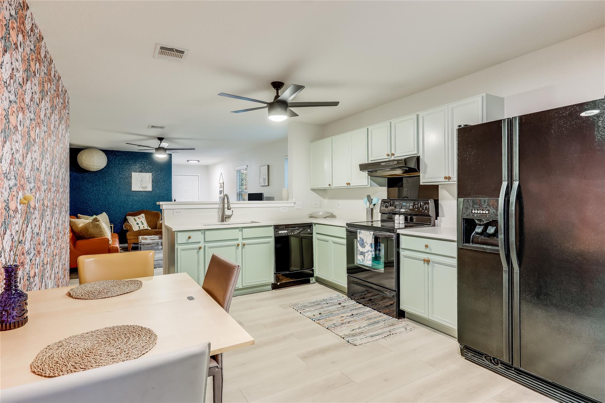 5301 Apple Orchard LN
