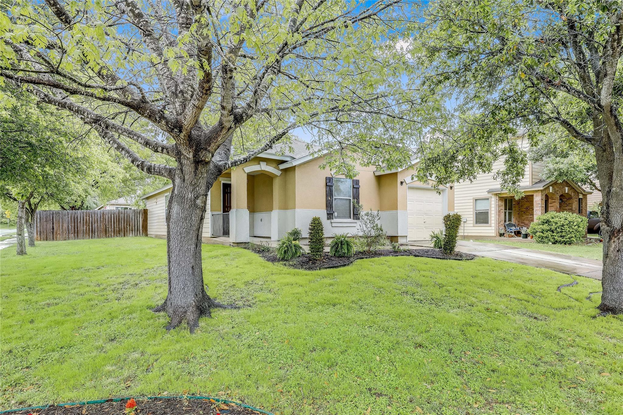 5301 Apple Orchard LN