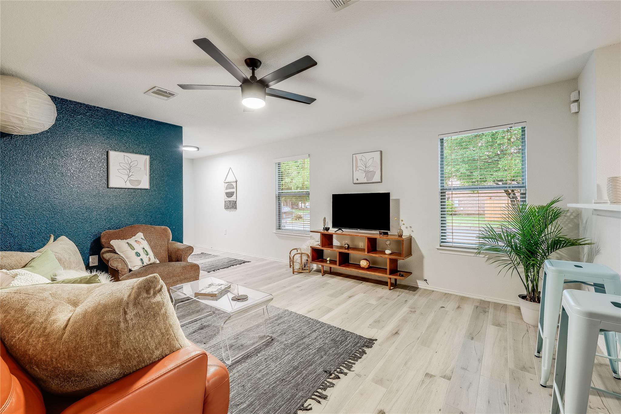 5301 Apple Orchard LN