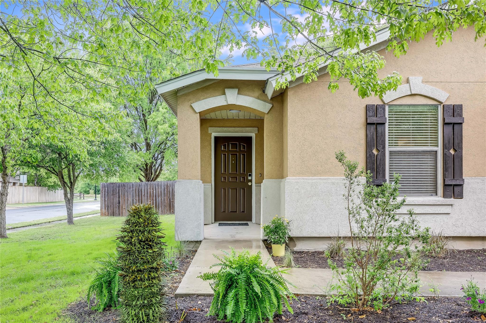5301 Apple Orchard LN