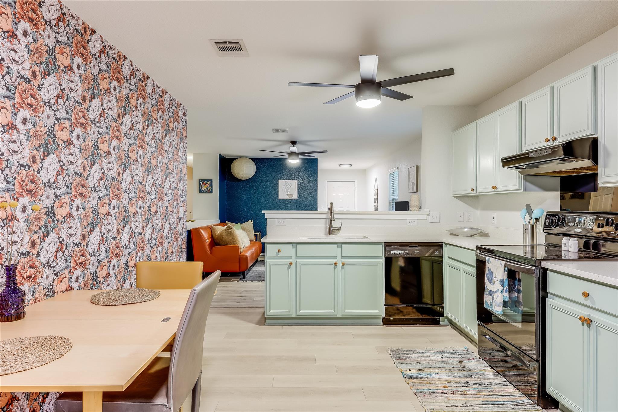 5301 Apple Orchard LN