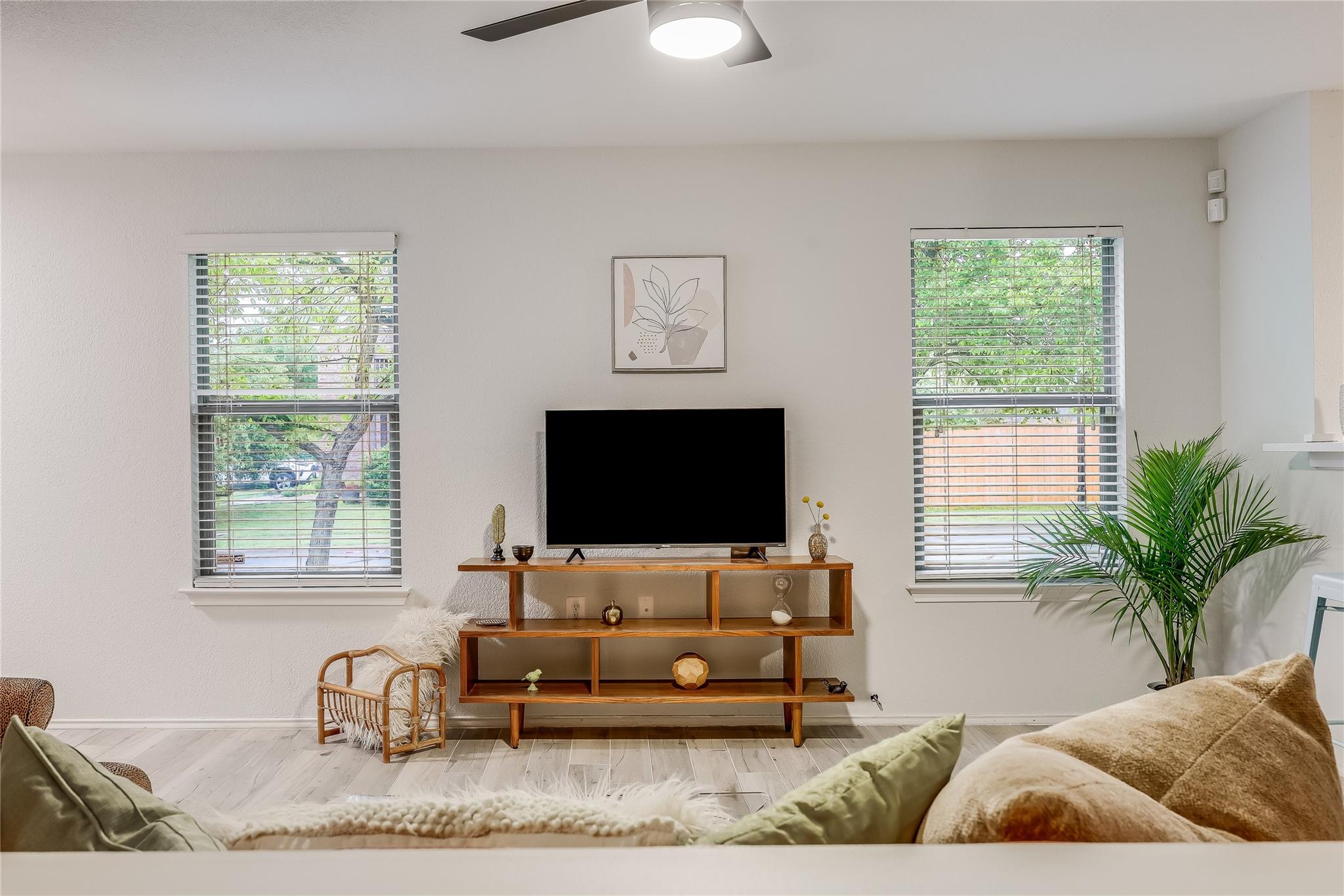5301 Apple Orchard LN