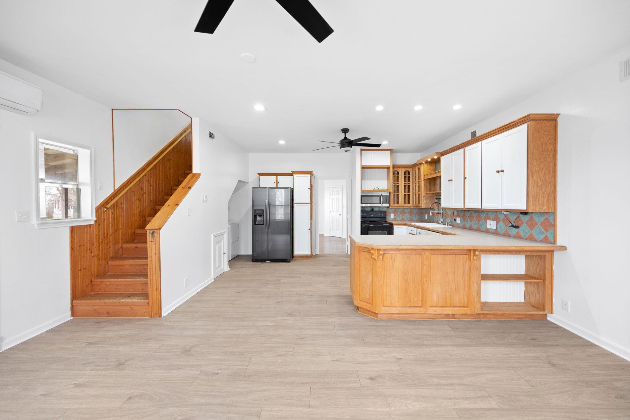 610 Eastview DR