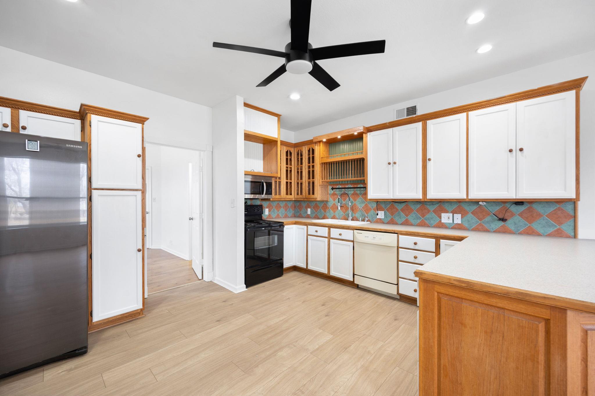 610 Eastview DR