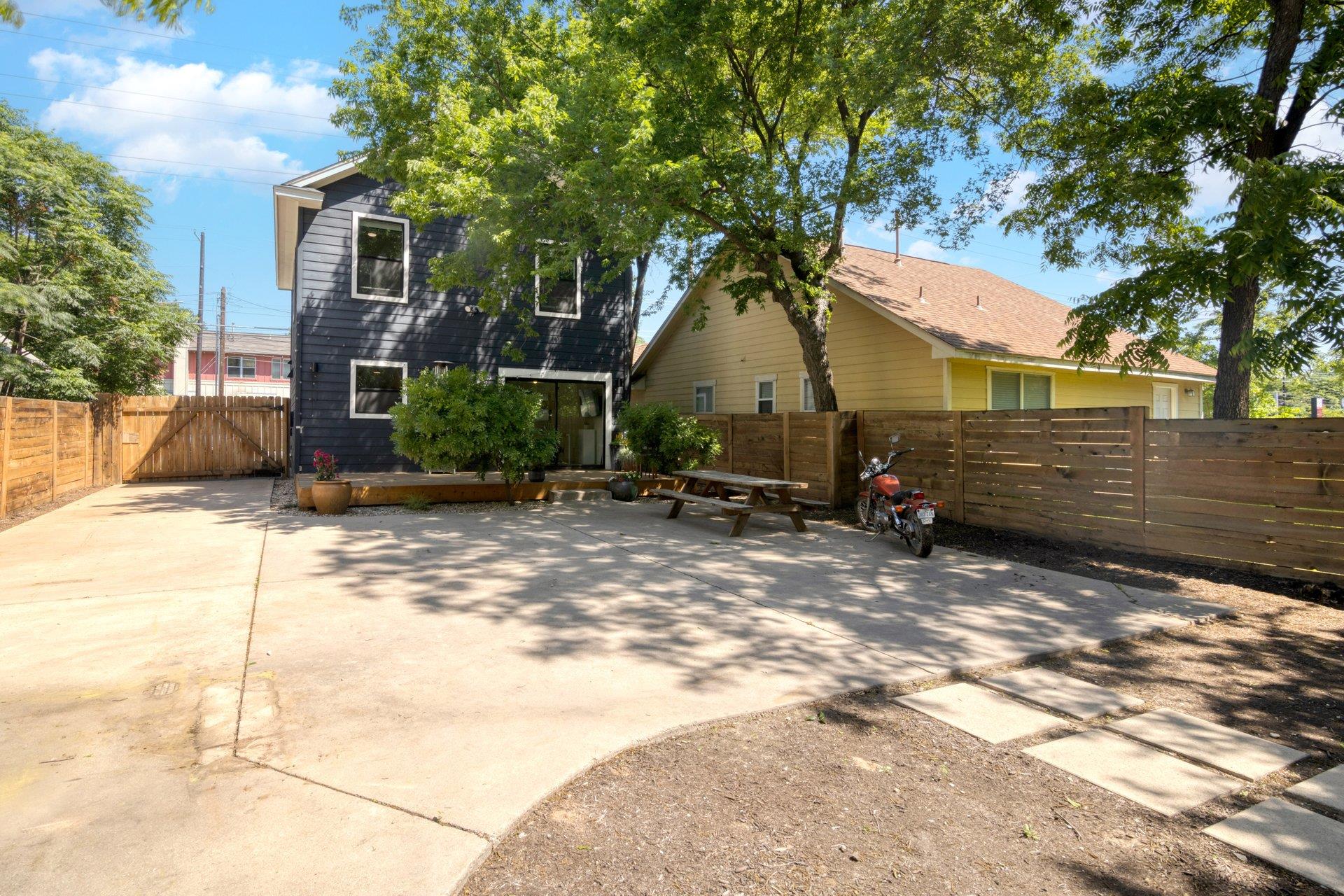 108 Chicon ST