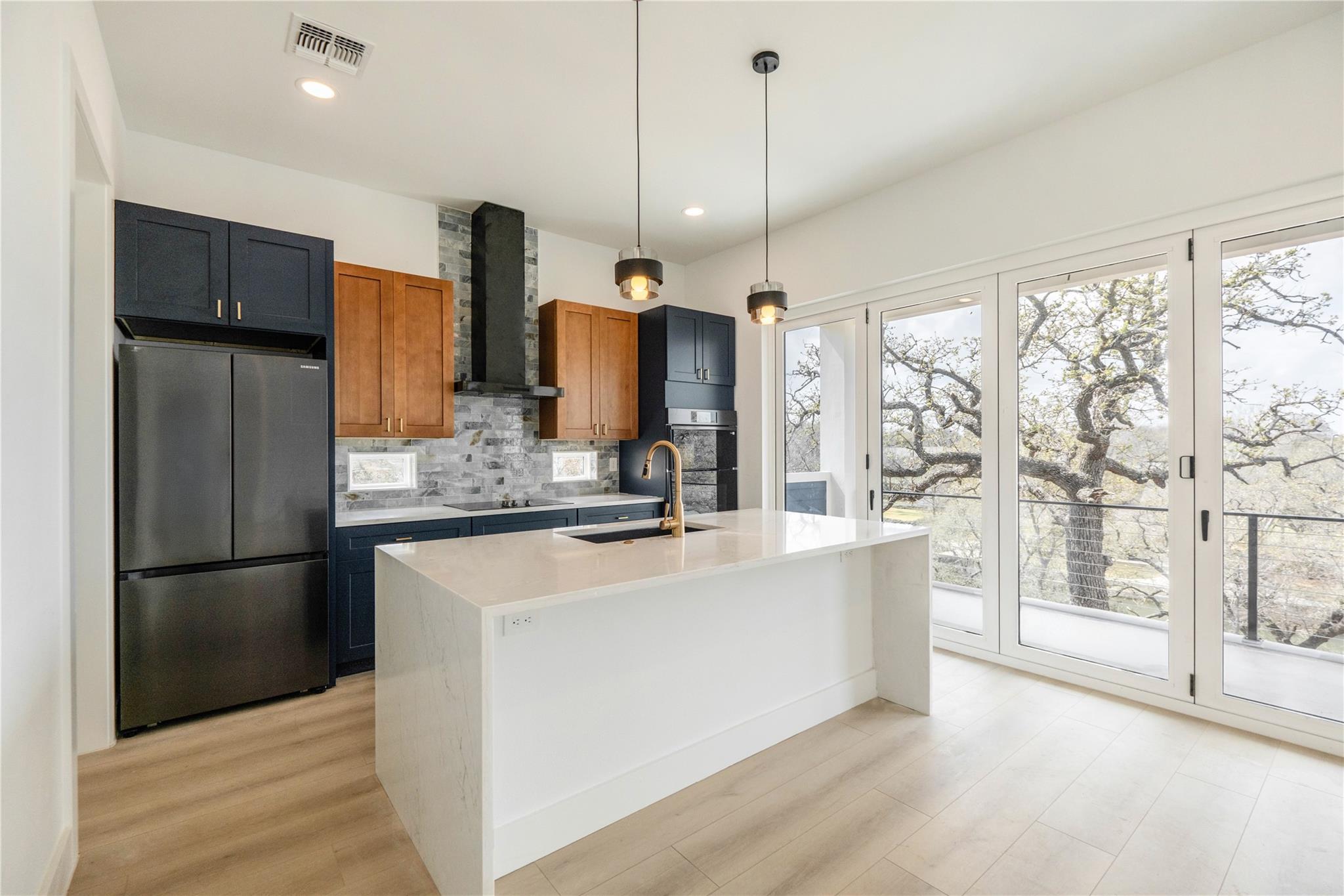 334 Lake DR