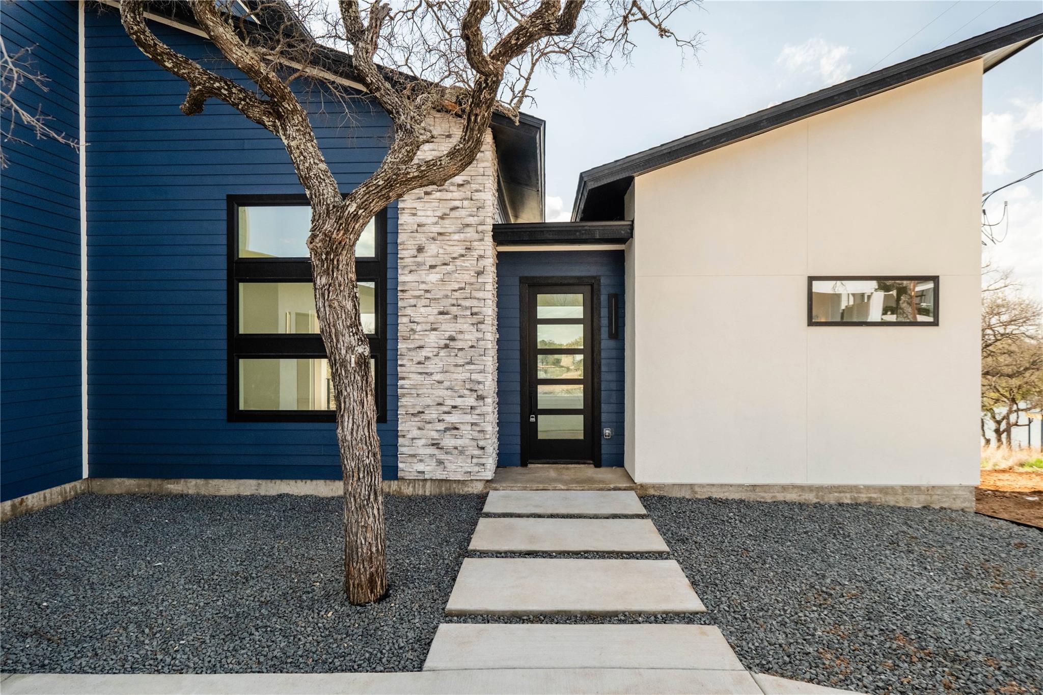 334 Lake DR