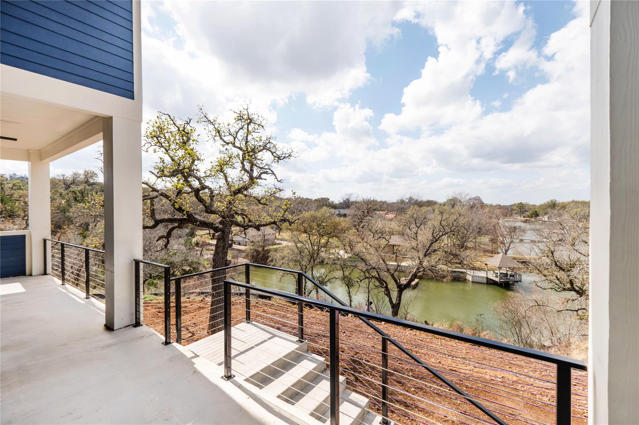334 Lake DR