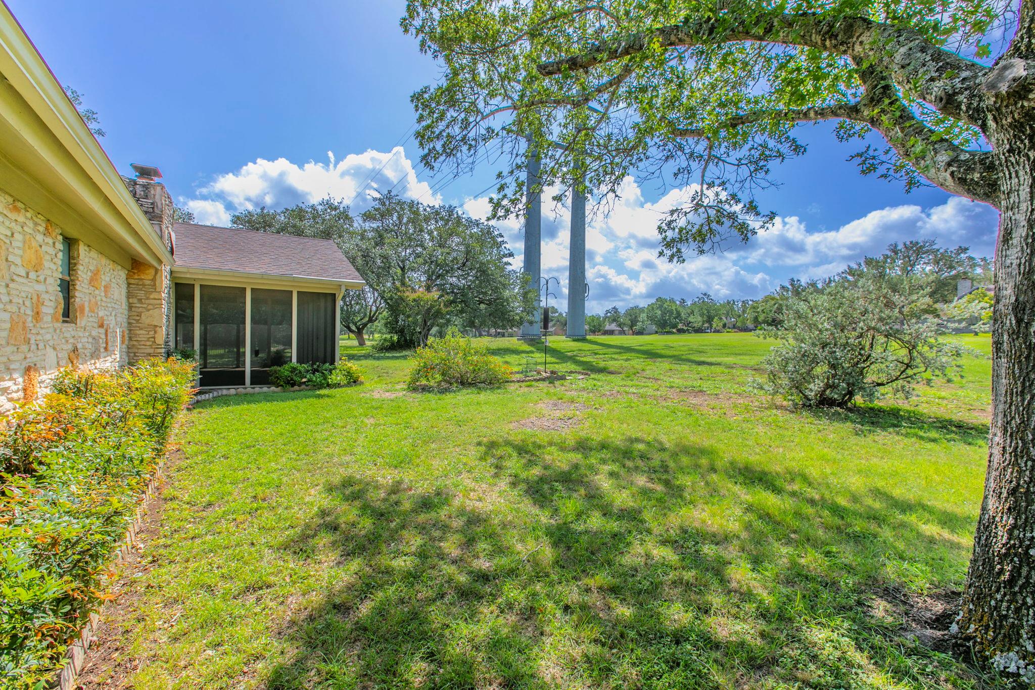 106 White Sands DR