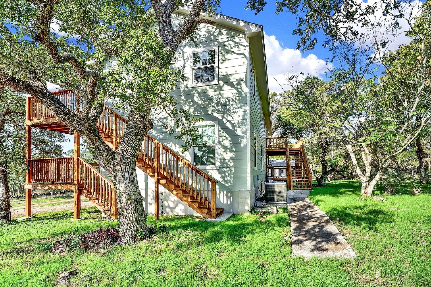 207 Oakwood LOOP