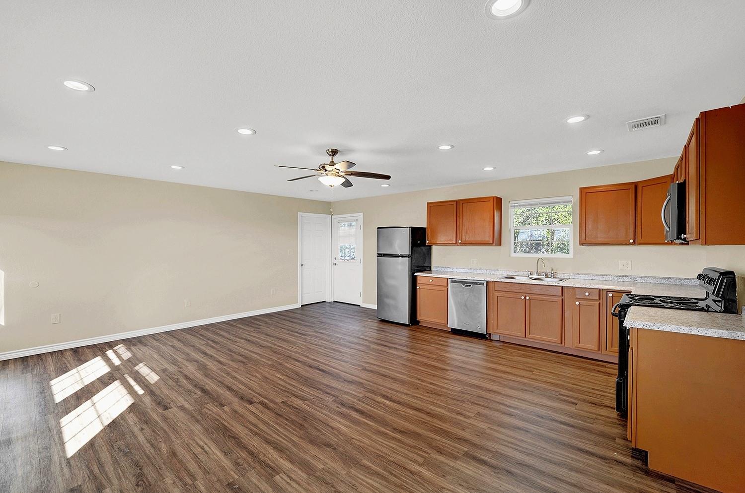 207 Oakwood LOOP