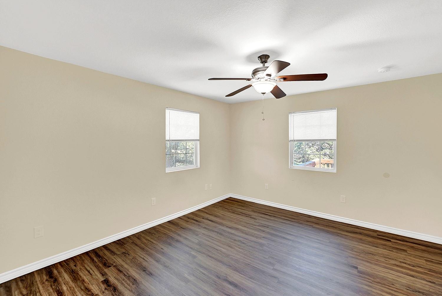 207 Oakwood LOOP