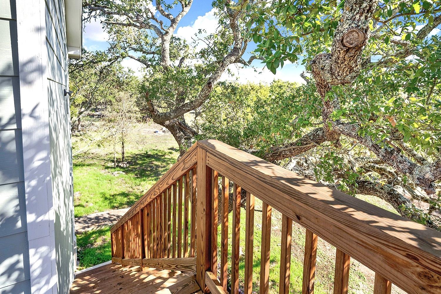 207 Oakwood LOOP