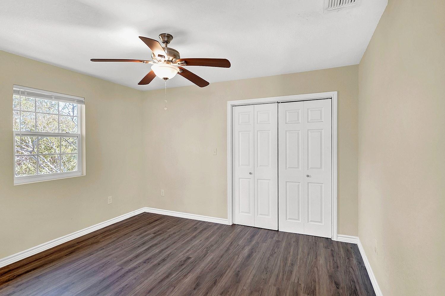 207 Oakwood LOOP