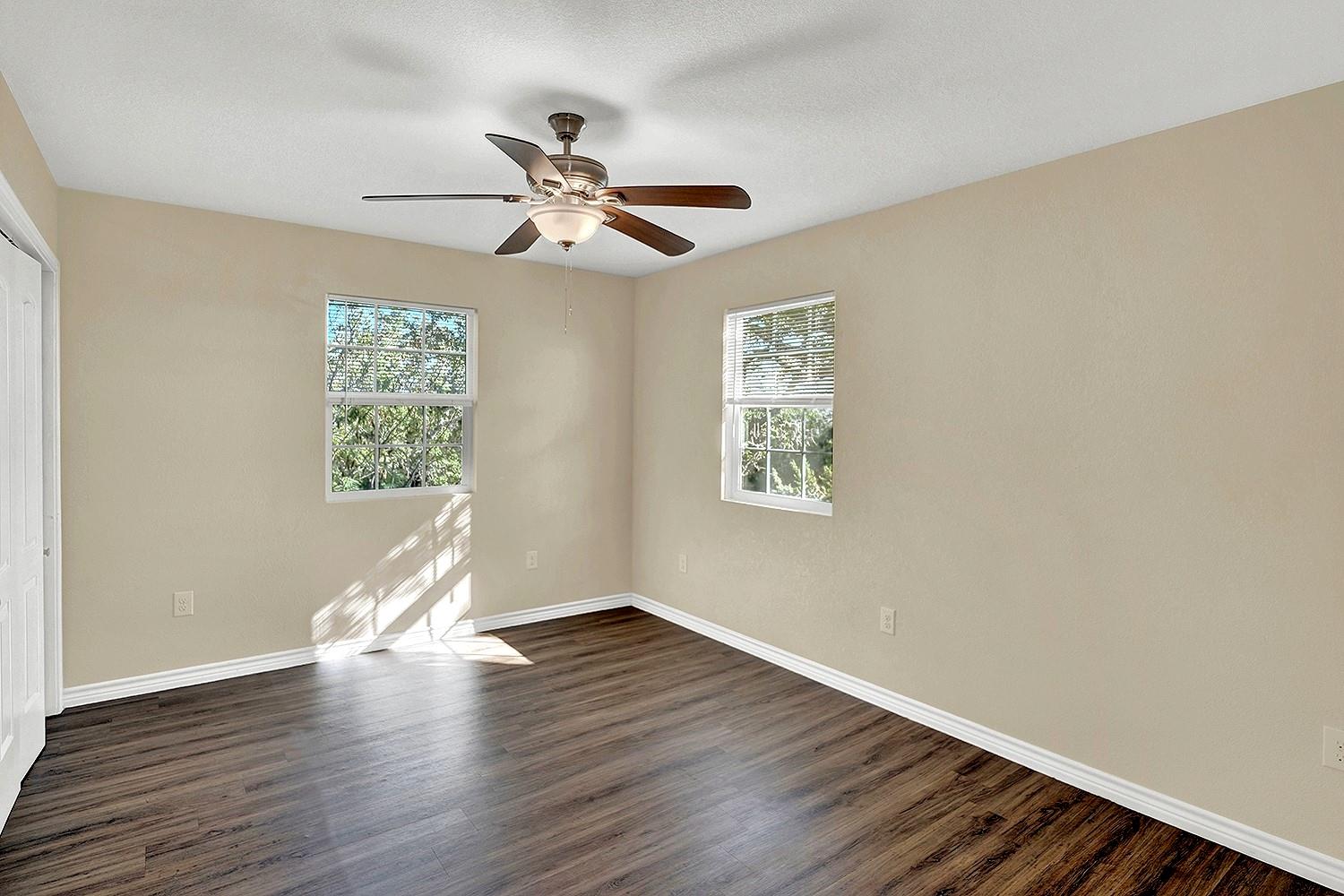 207 Oakwood LOOP