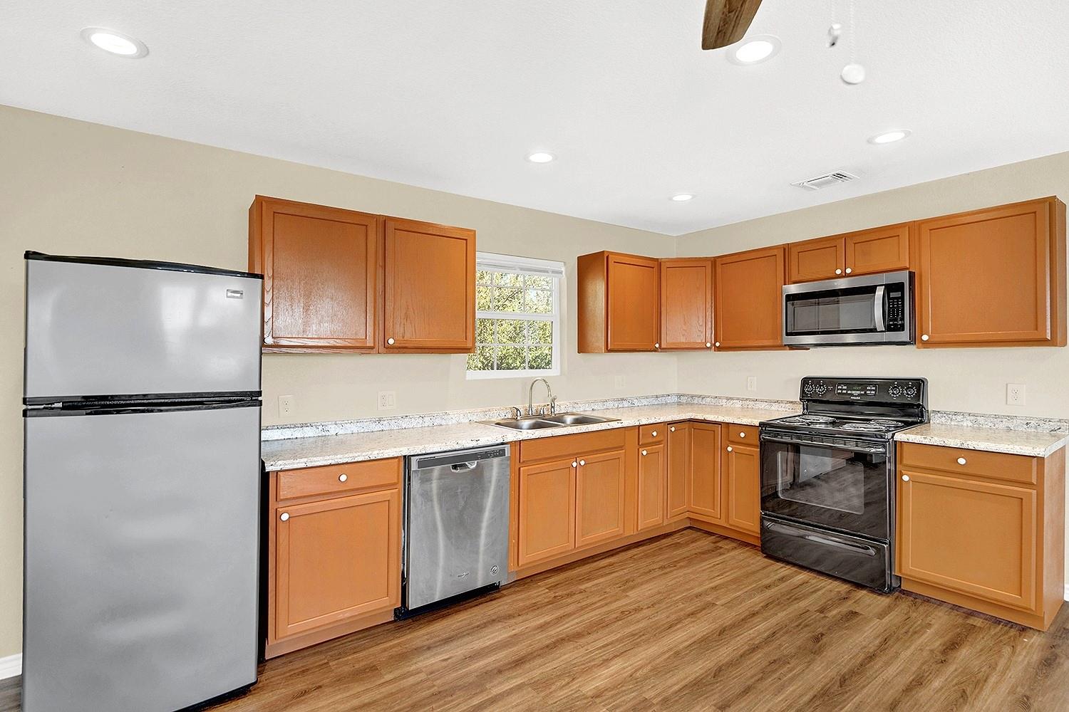 207 Oakwood LOOP