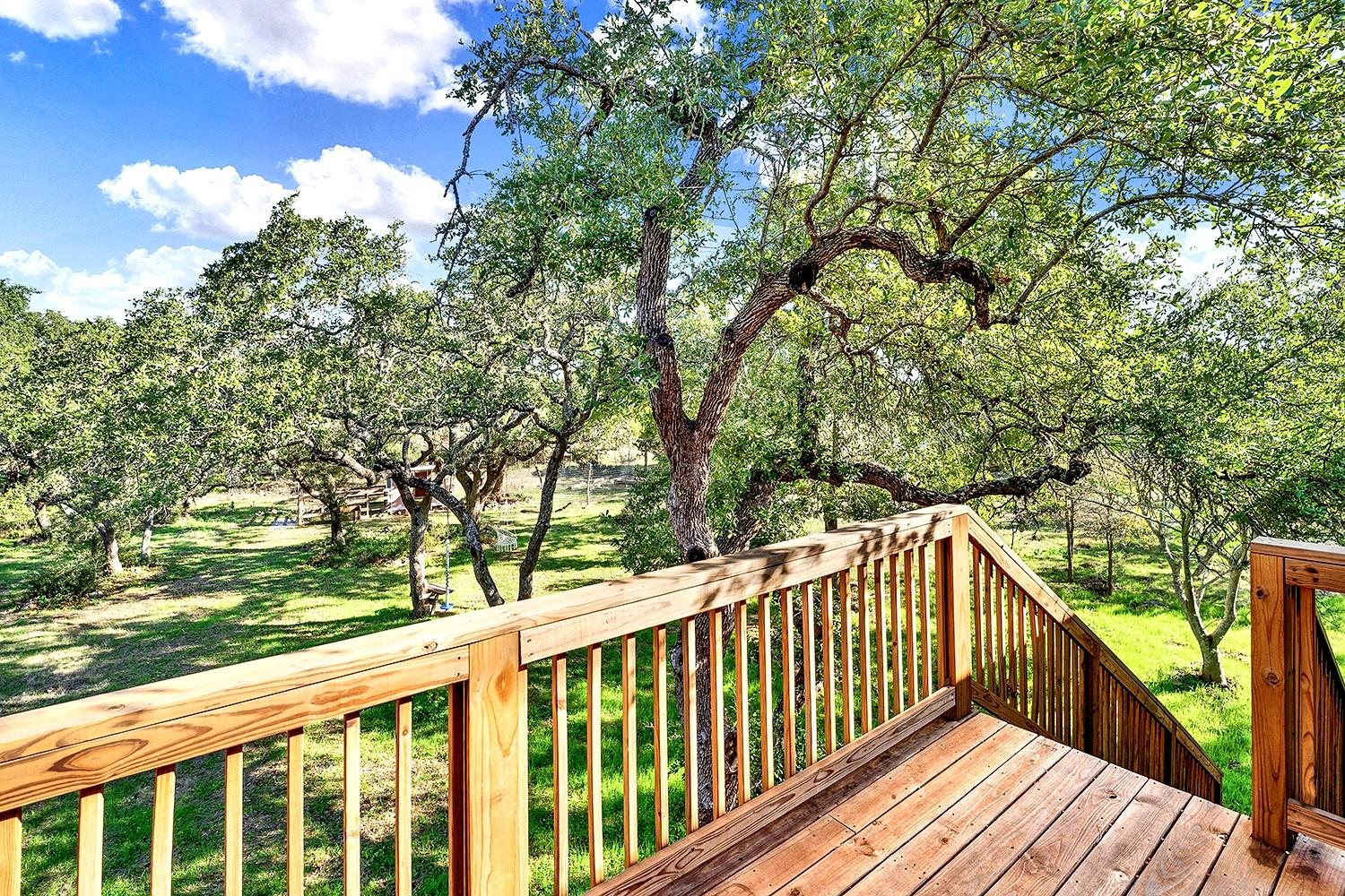 207 Oakwood LOOP
