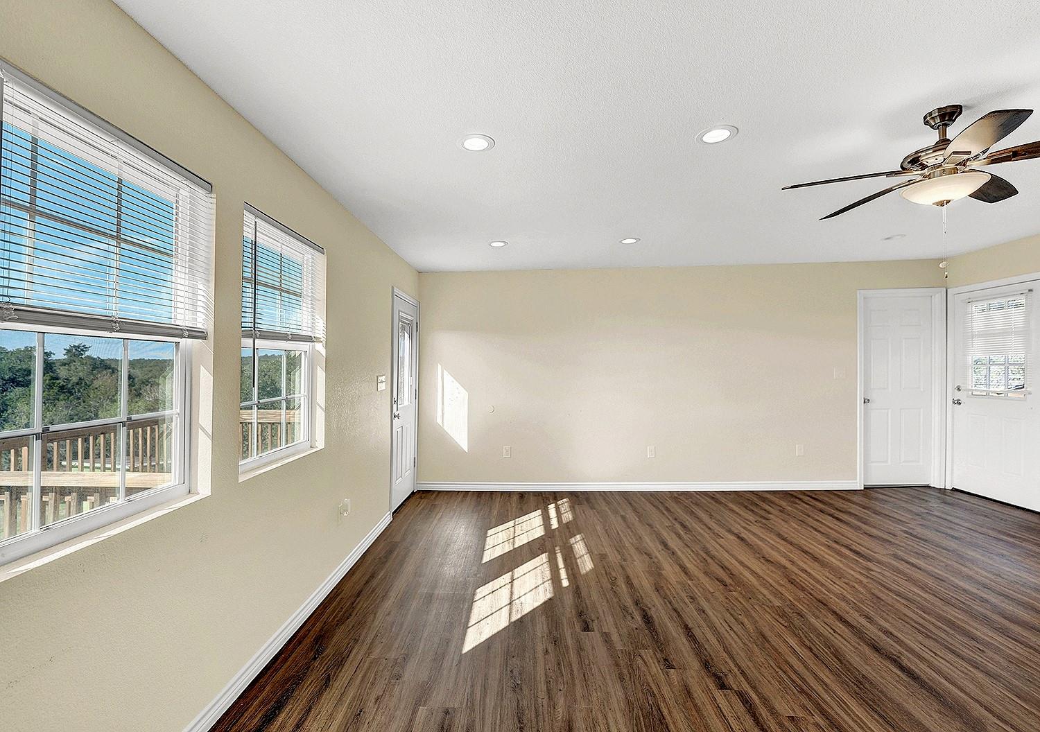 207 Oakwood LOOP