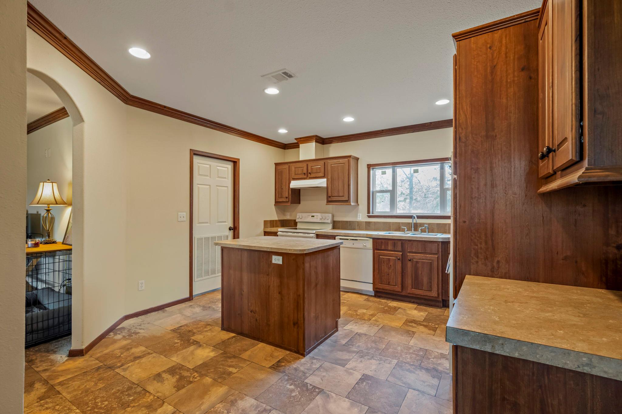 454 Leisure LN