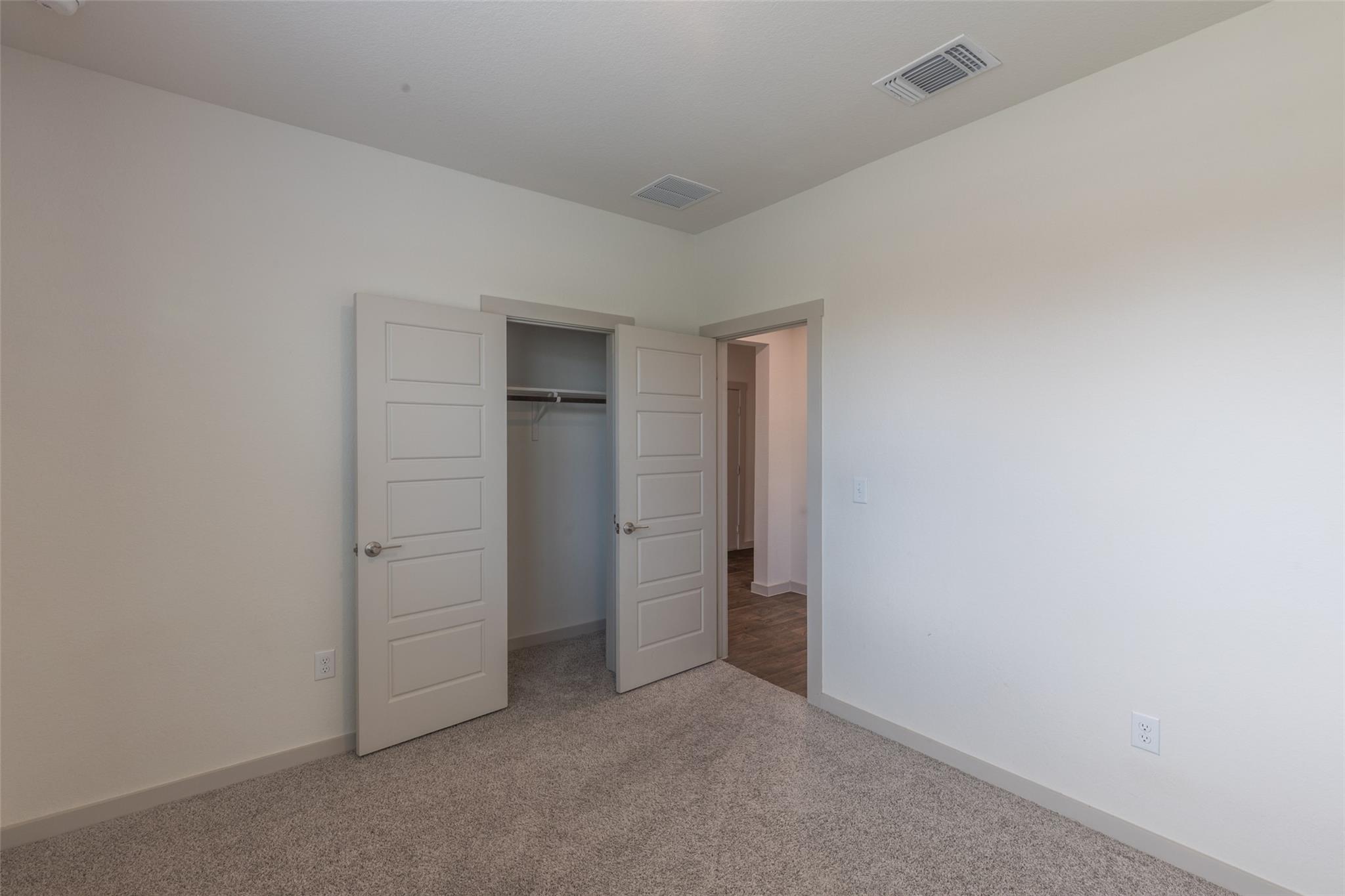 2913 Louris LN