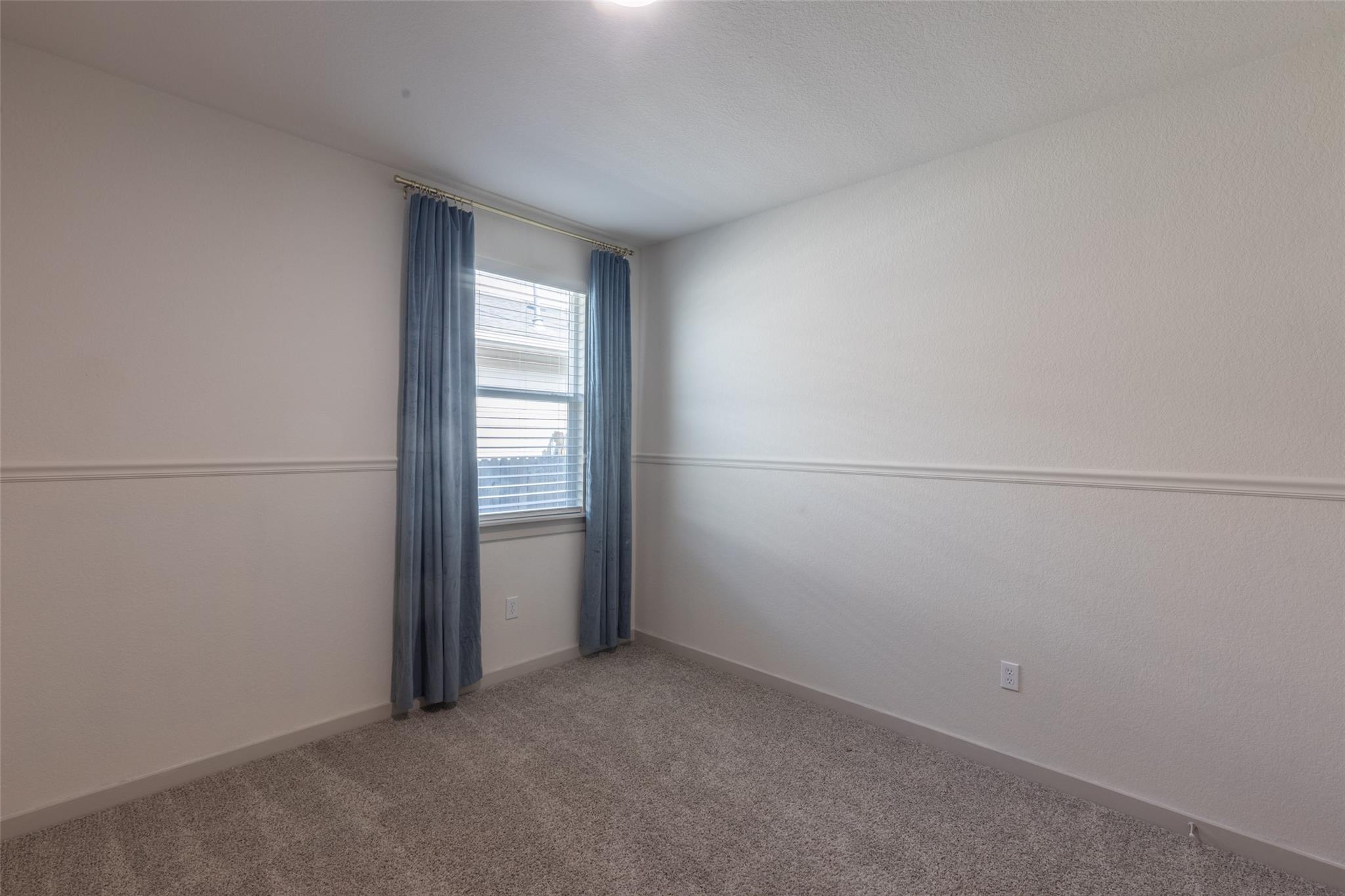 2913 Louris LN