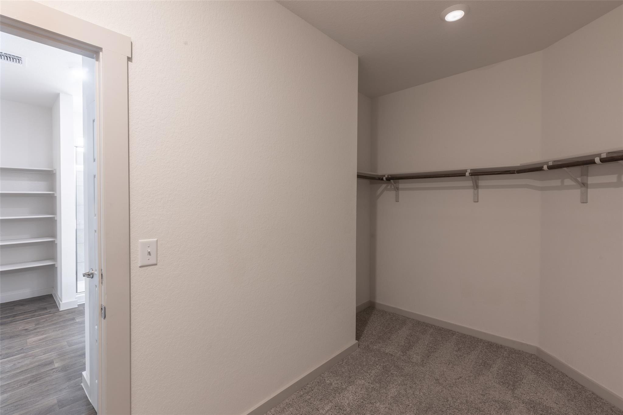 2913 Louris LN