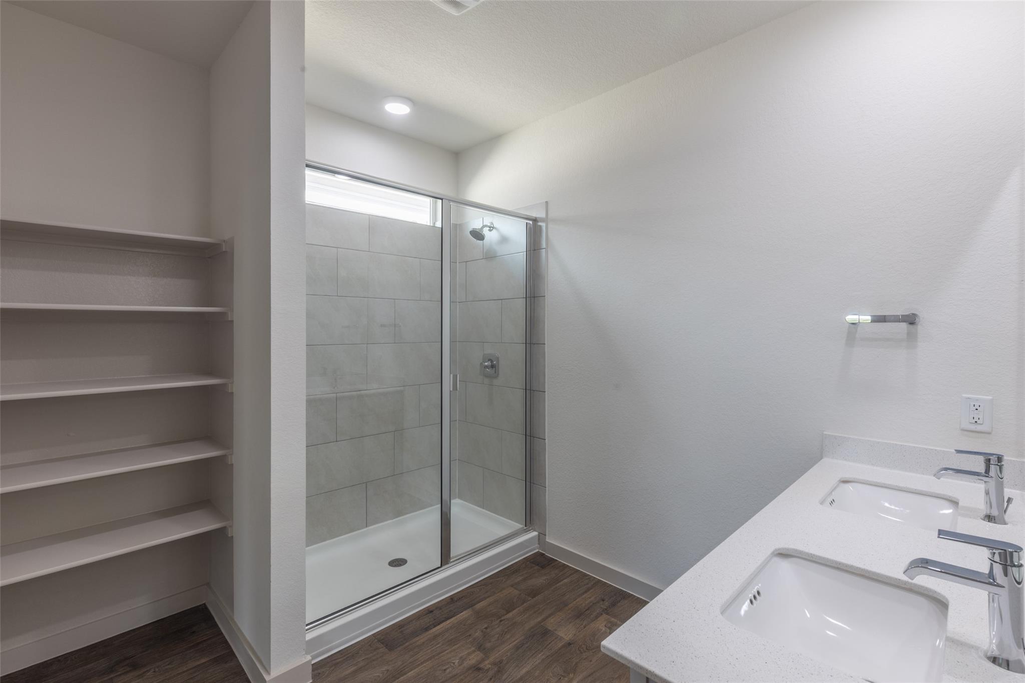 2913 Louris LN