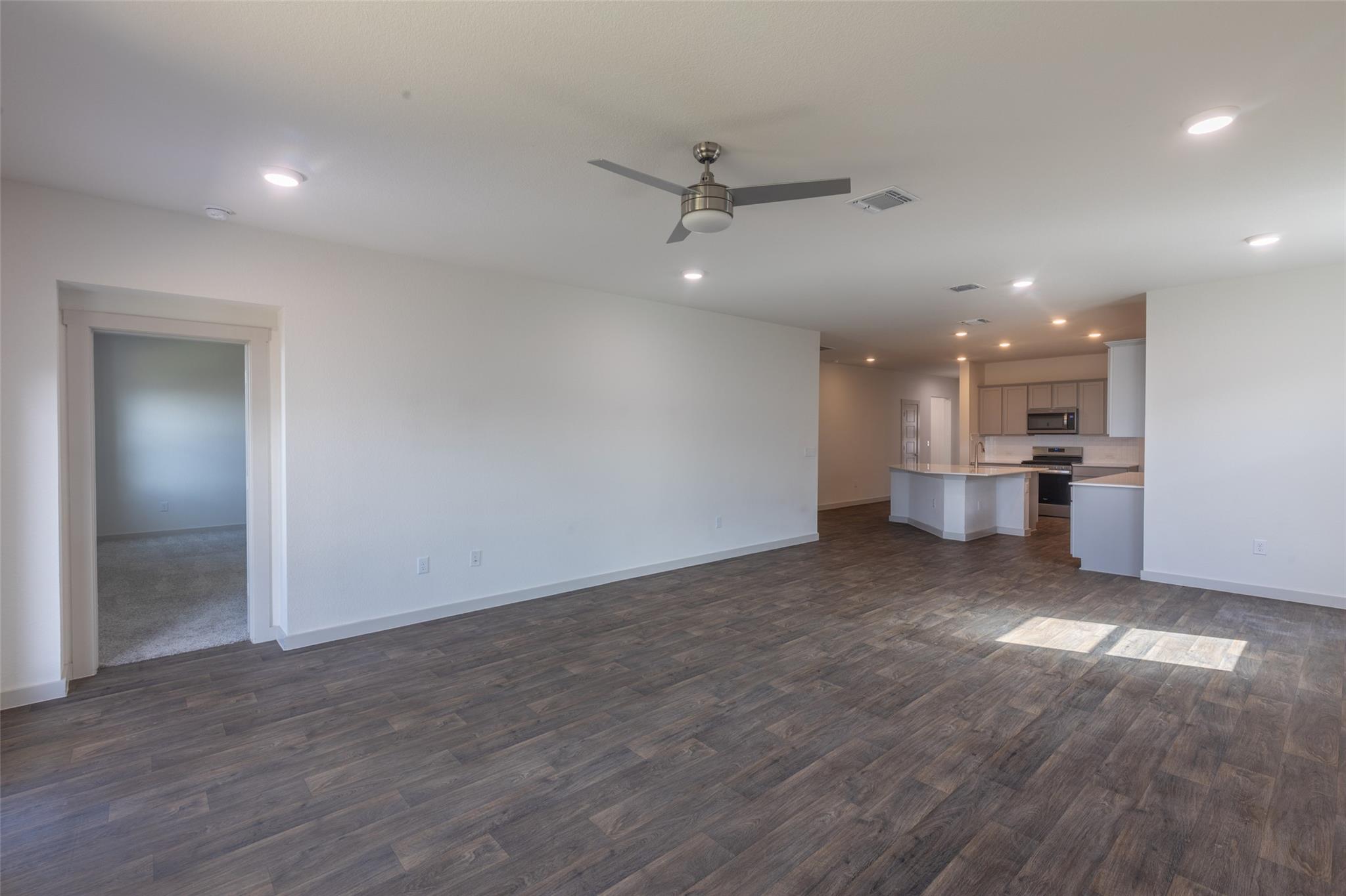 2913 Louris LN