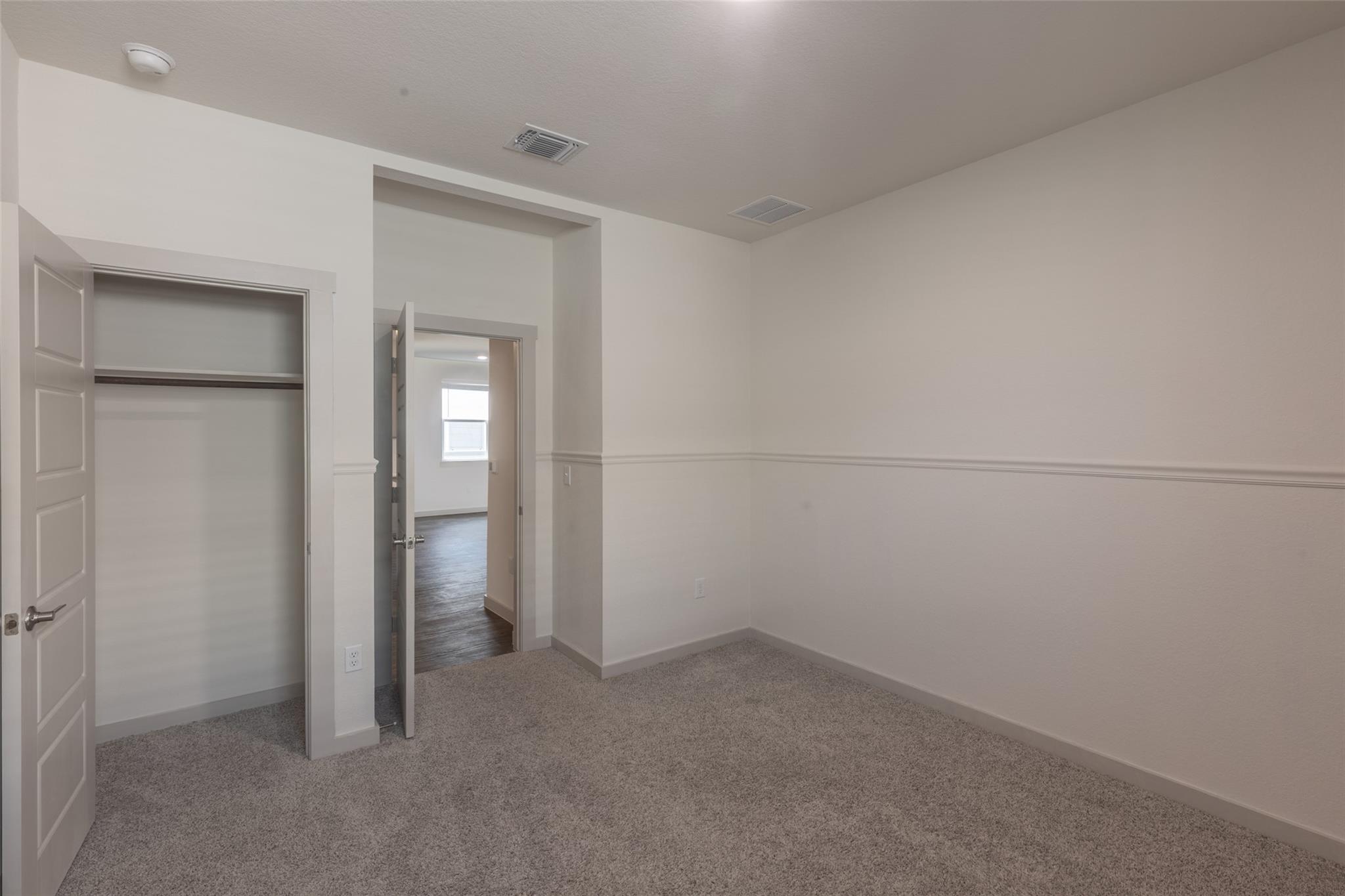 2913 Louris LN