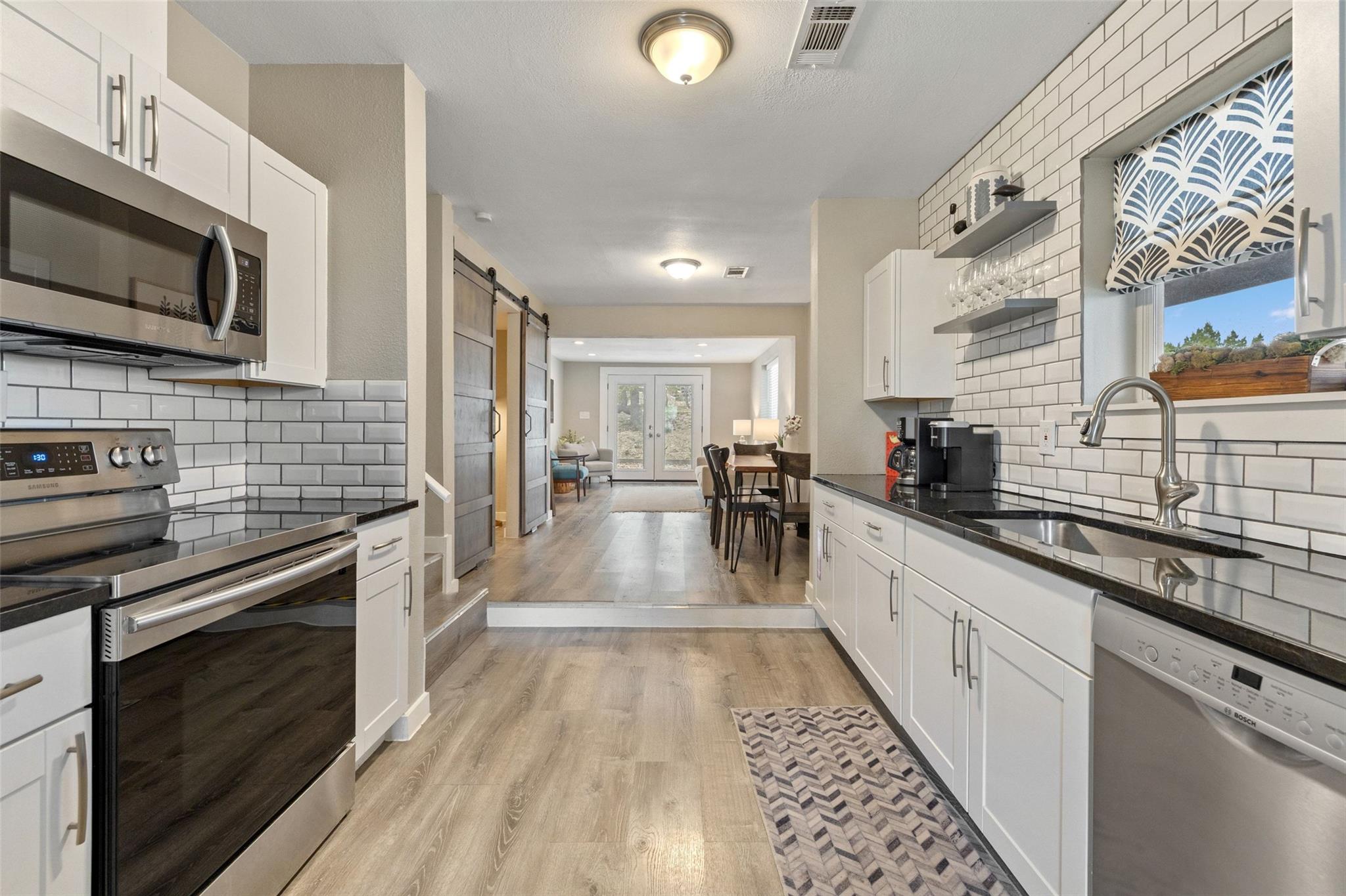 900 Deer Creek CIR