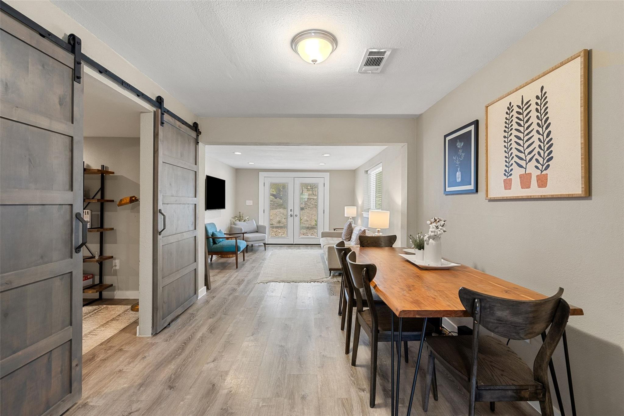 900 Deer Creek CIR