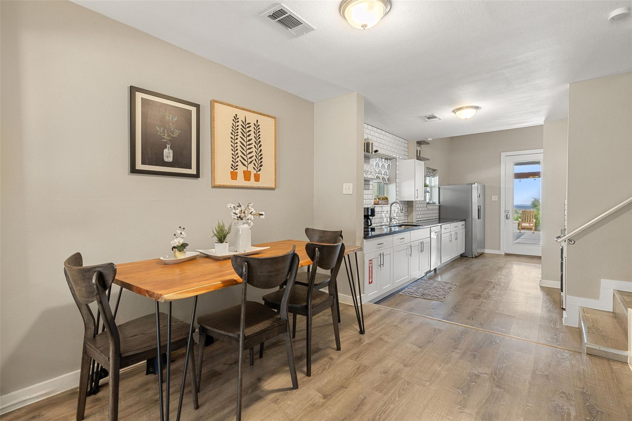 900 Deer Creek CIR