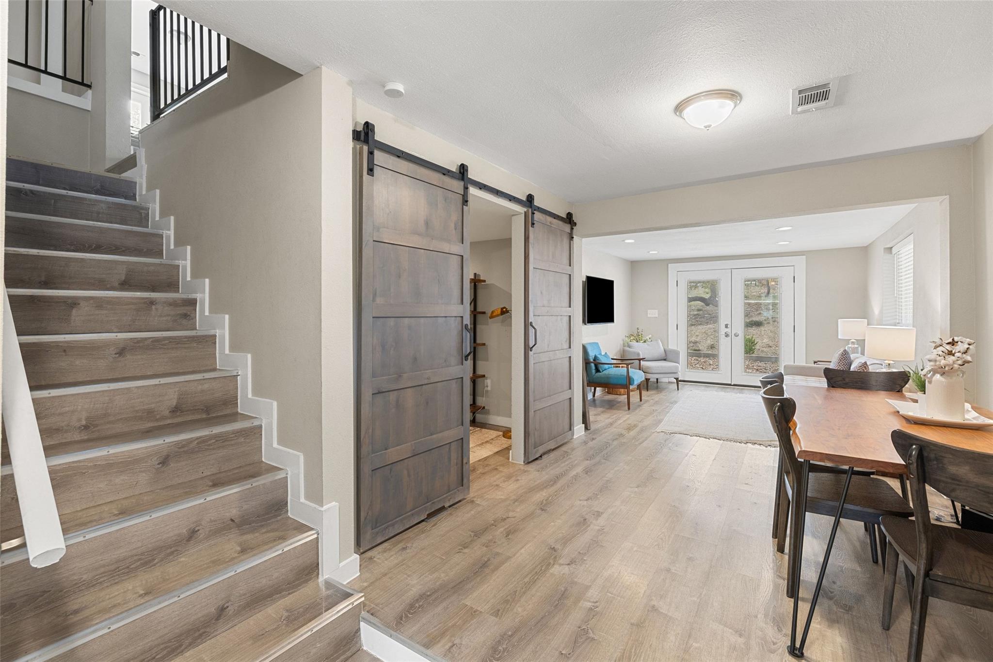 900 Deer Creek CIR