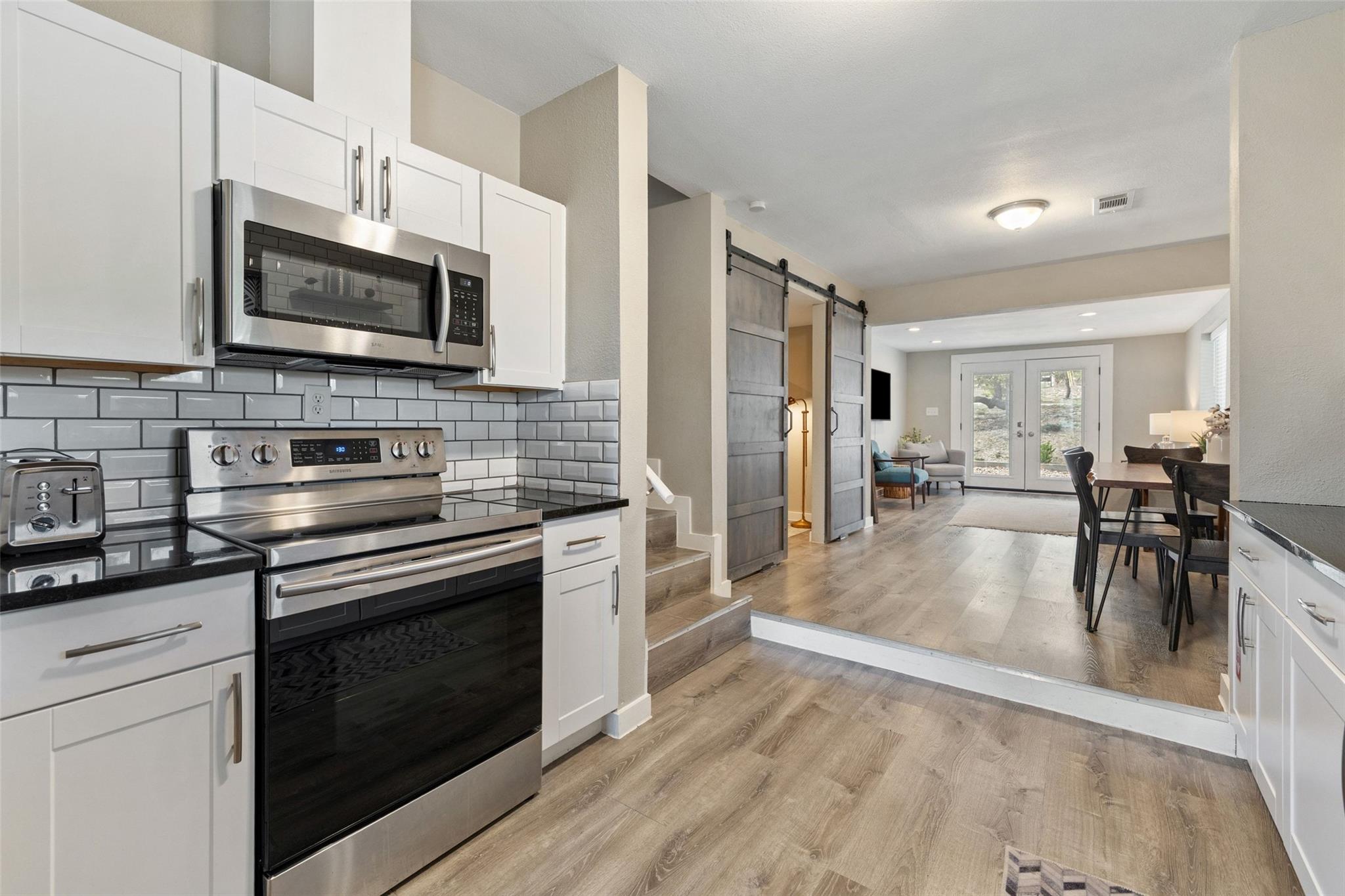 900 Deer Creek CIR
