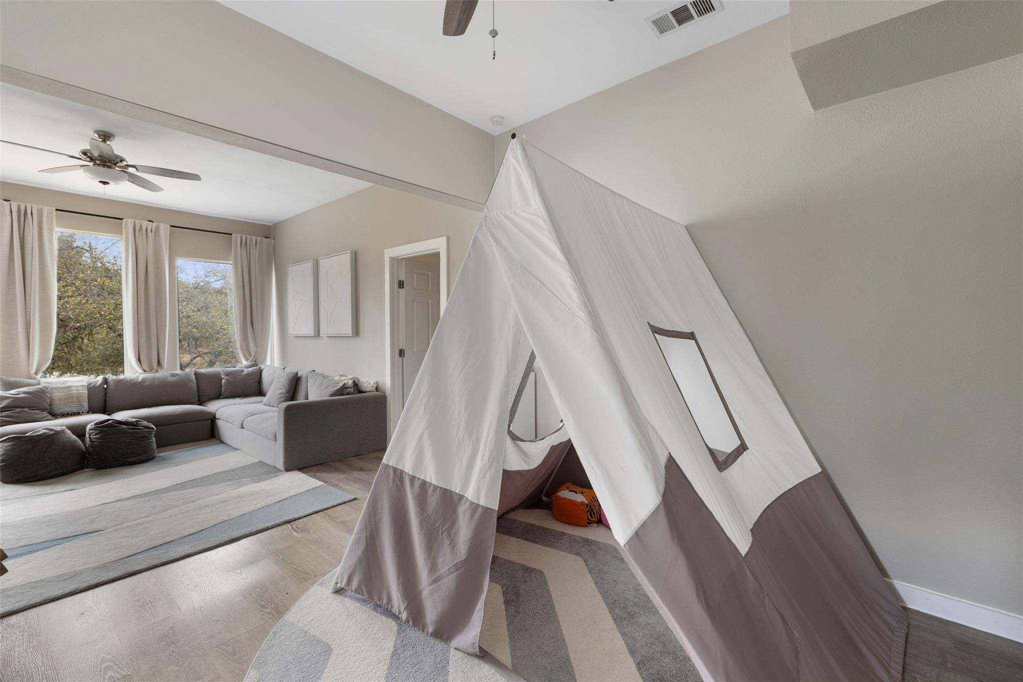 900 Deer Creek CIR