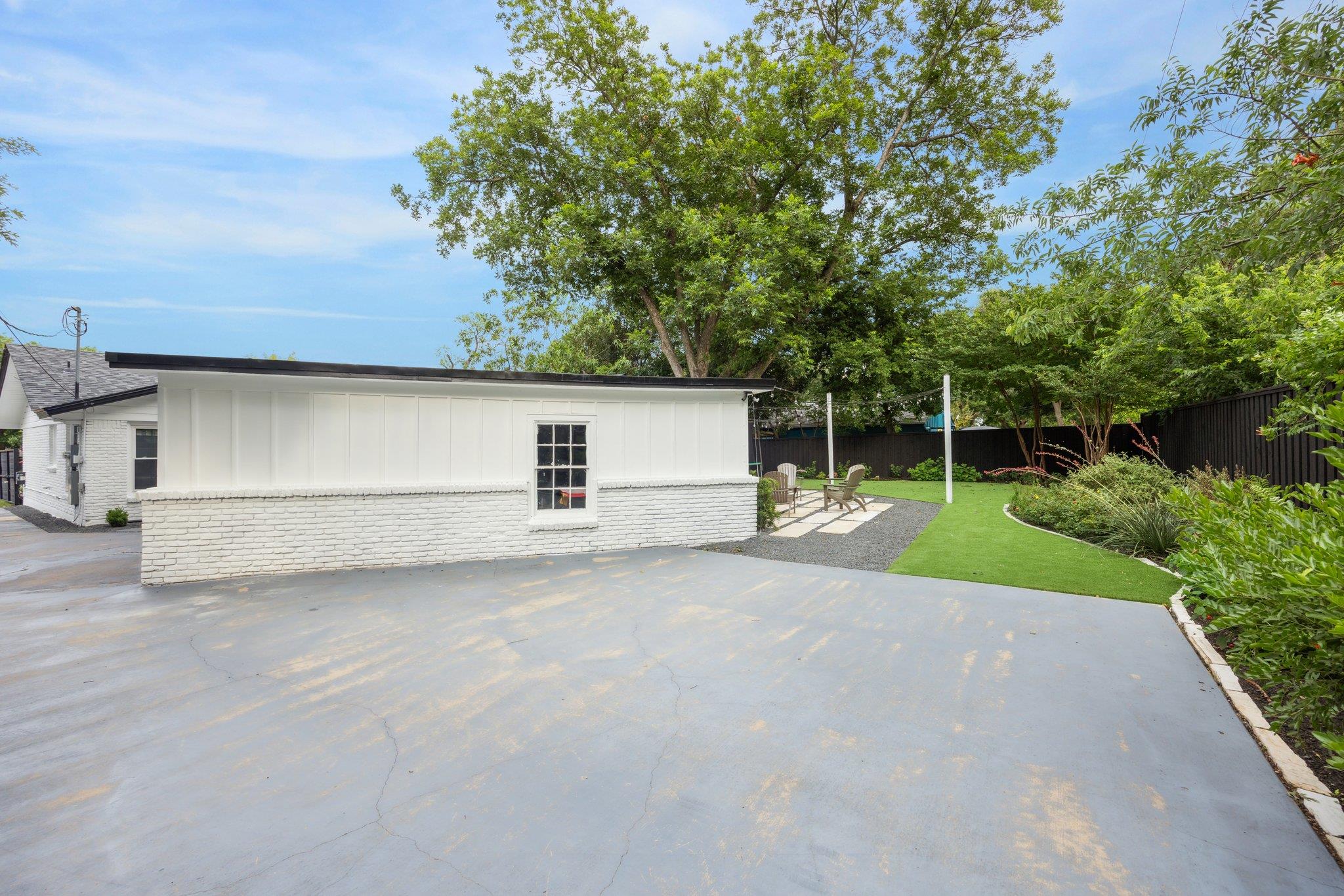 5808 Marilyn DR