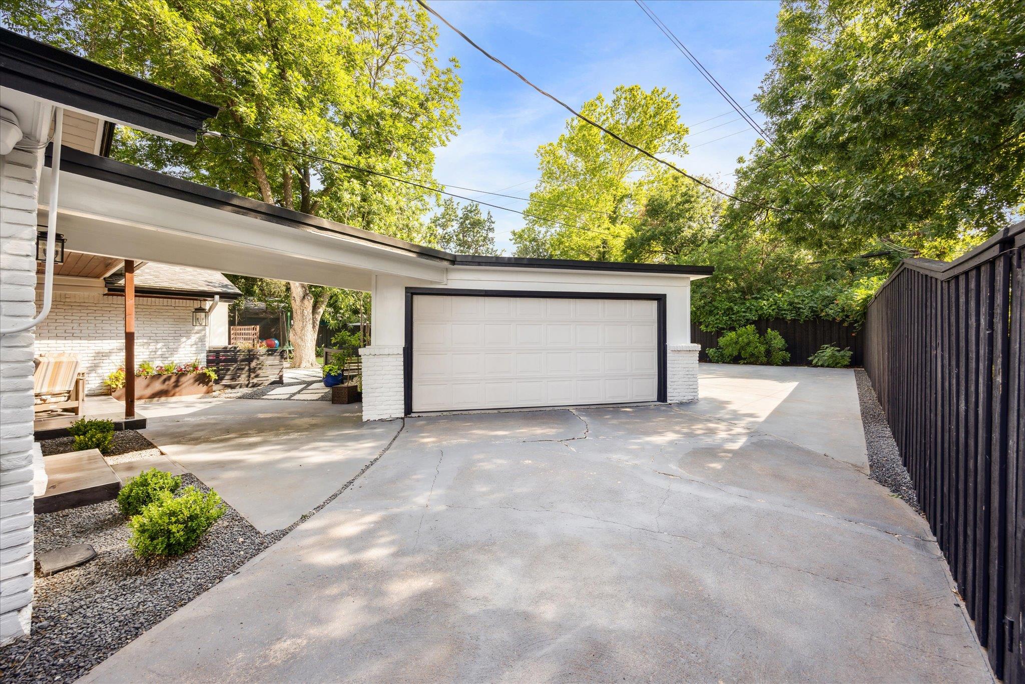 5808 Marilyn DR