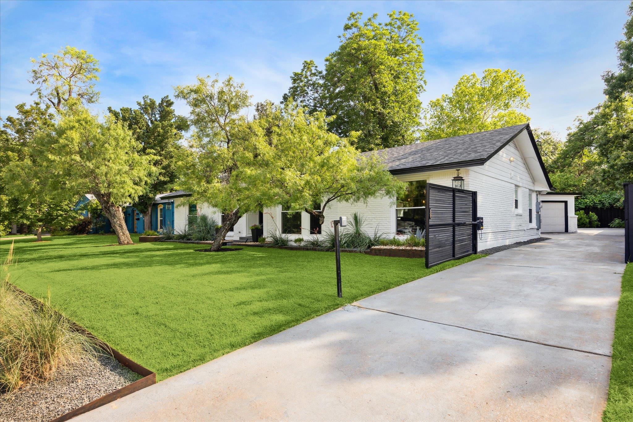 5808 Marilyn DR