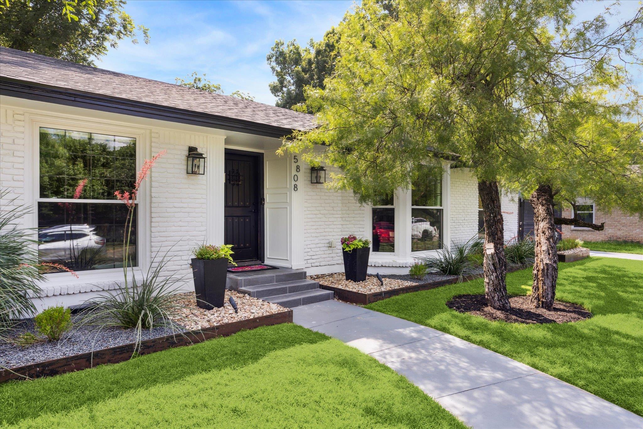 5808 Marilyn DR