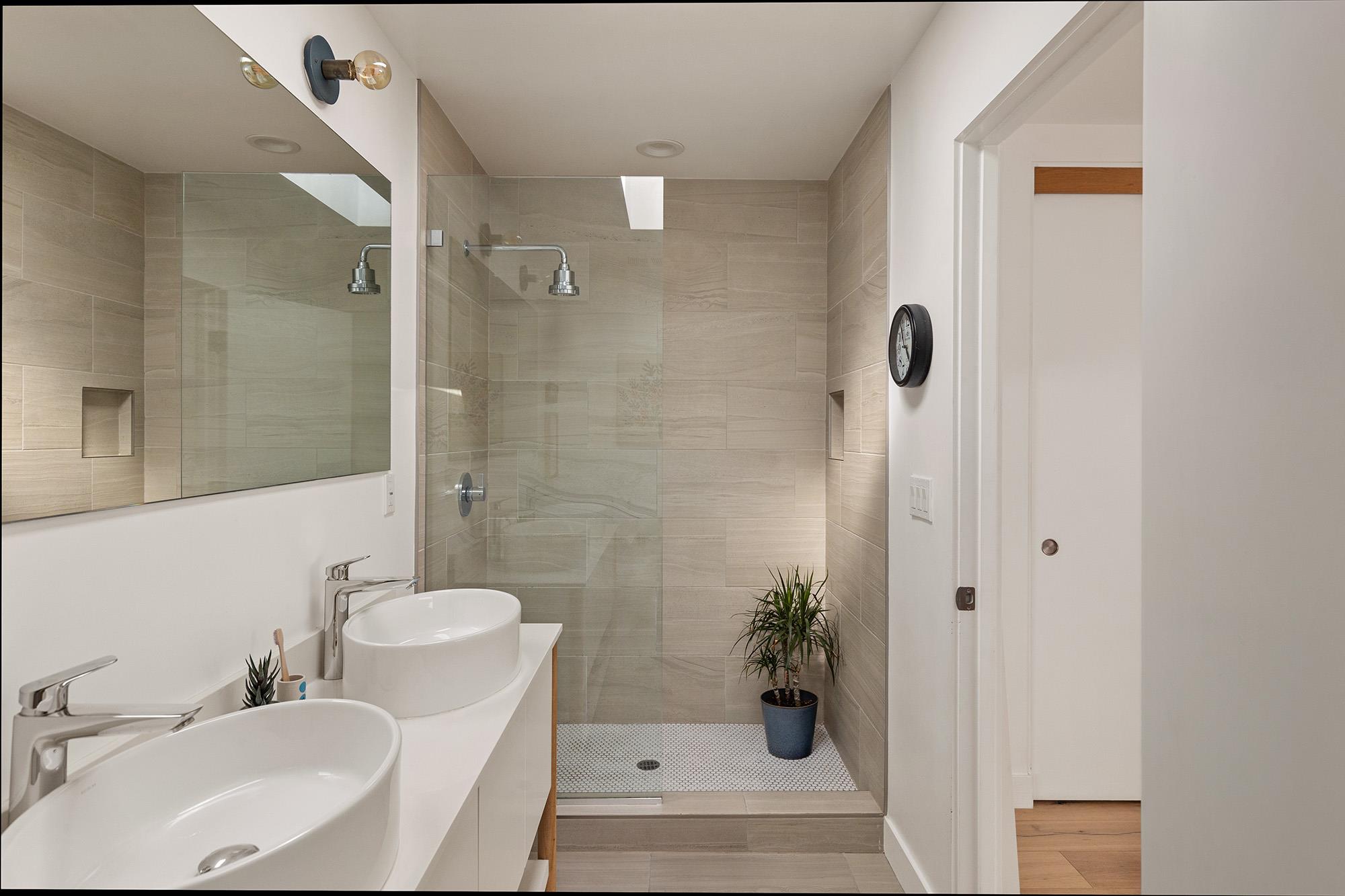 860 1/2 S Wilton PL