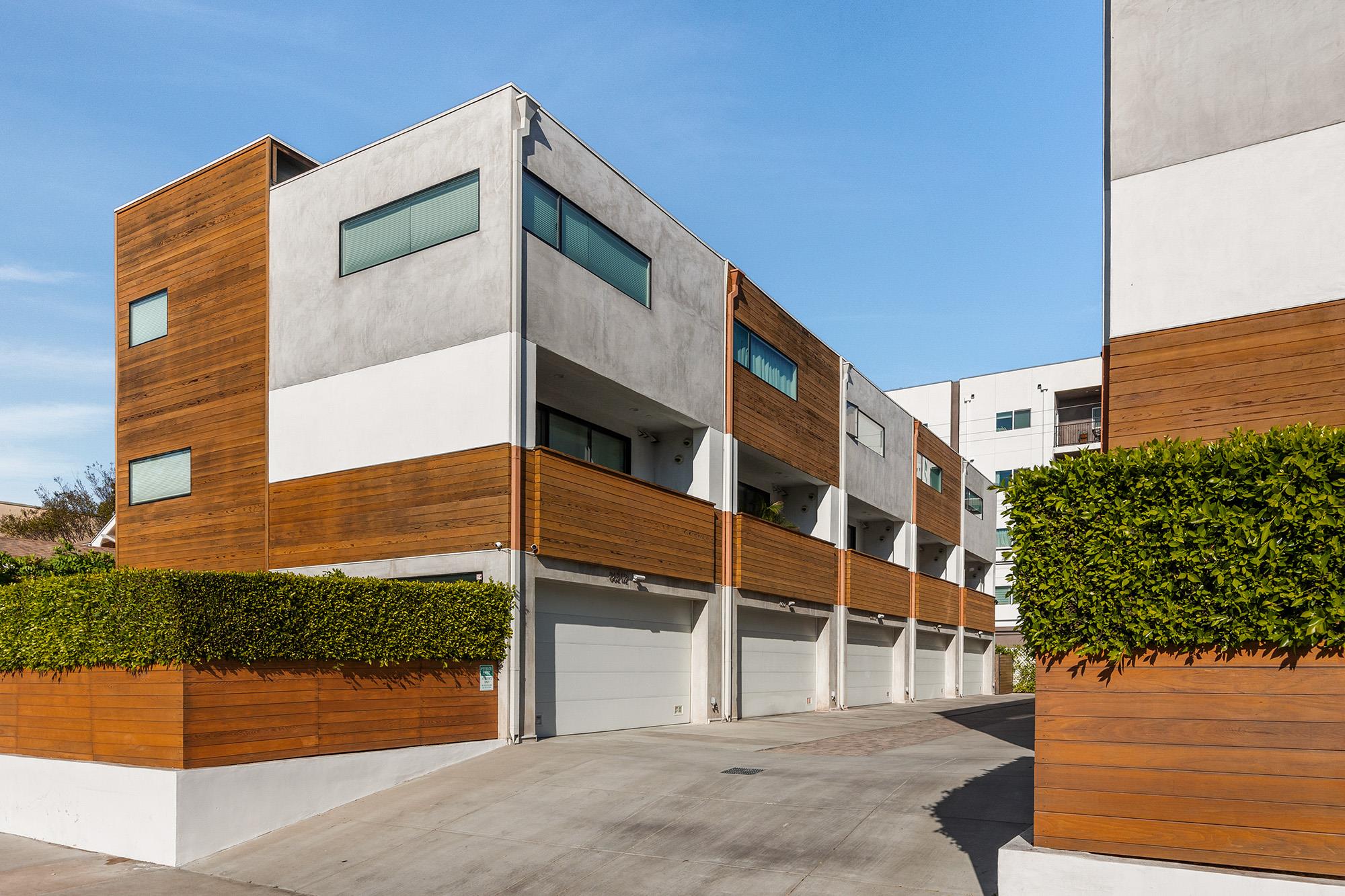 860 1/2 S Wilton PL