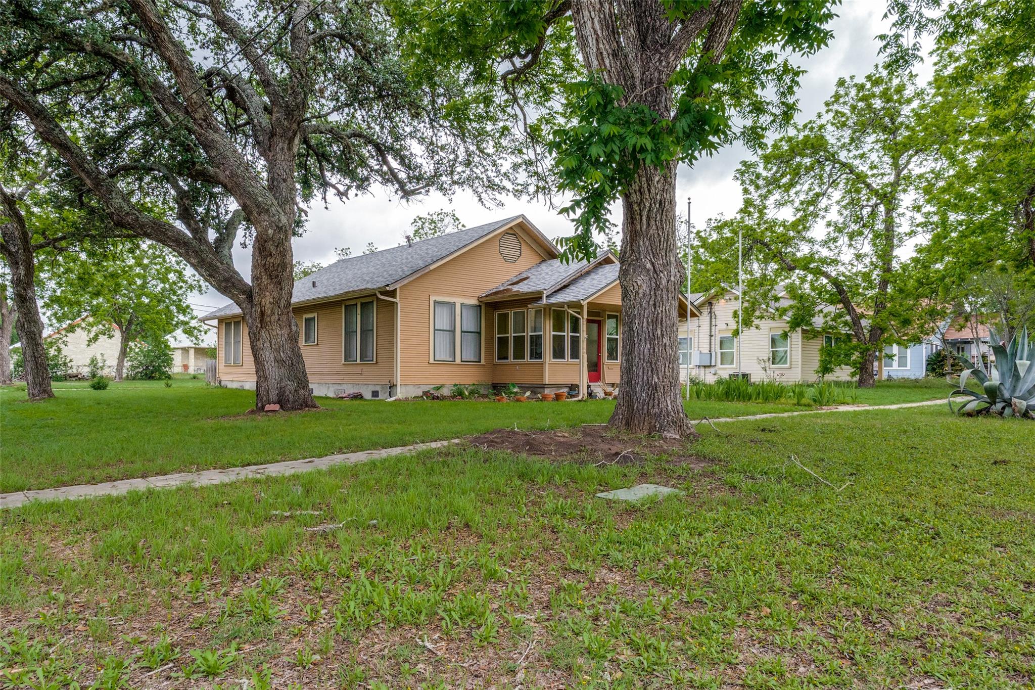 520 S Pecan Ave