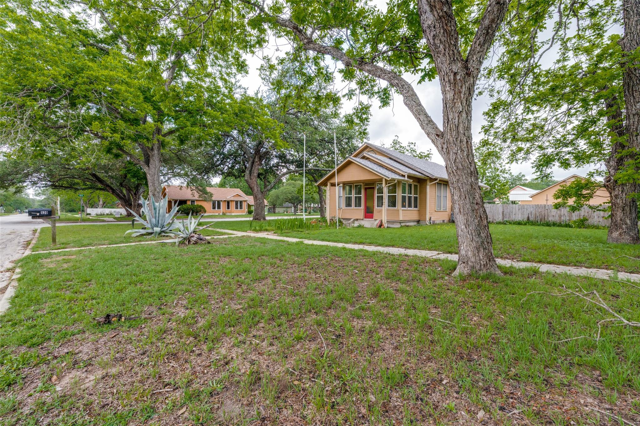 520 S Pecan Ave