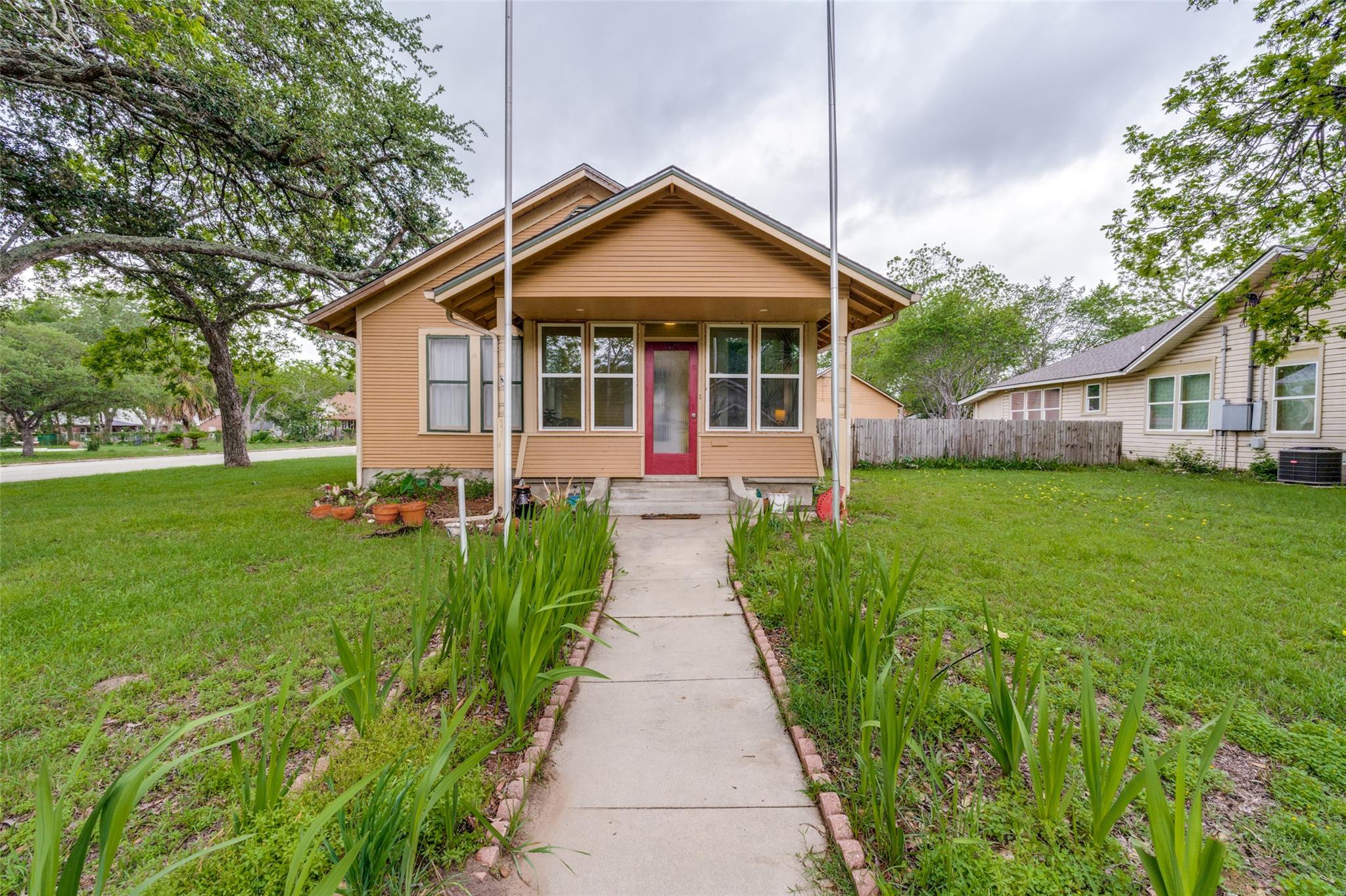 520 S Pecan Ave