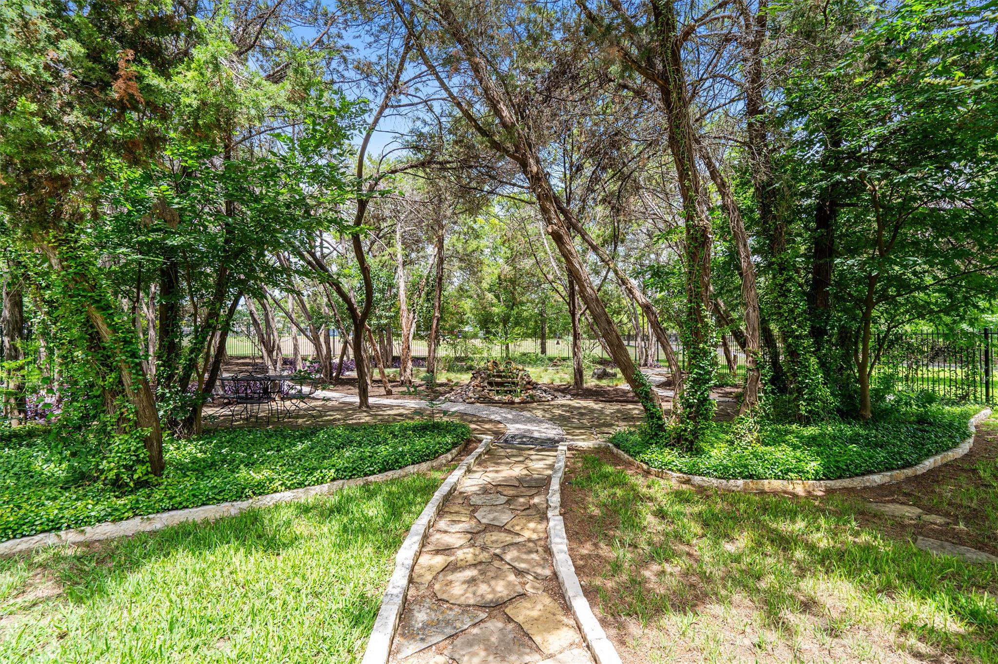 6906 Covered Bridge DR