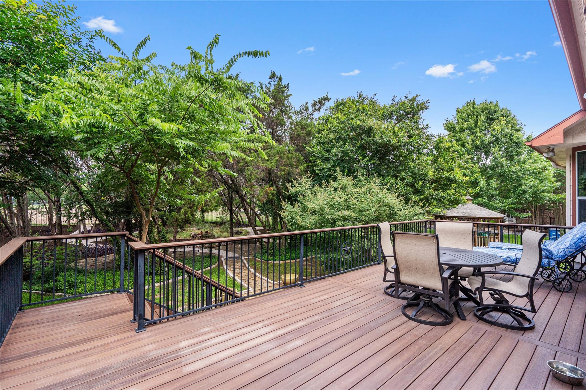 6906 Covered Bridge DR